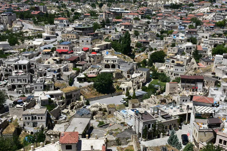 Kapadokya'da taş evlerin havadan görünümü