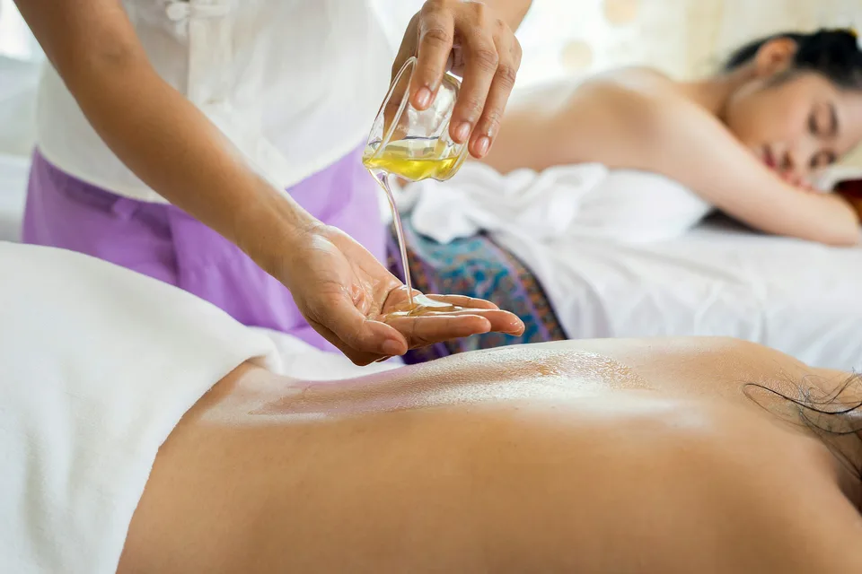 Back massage with aromatherapy oil
