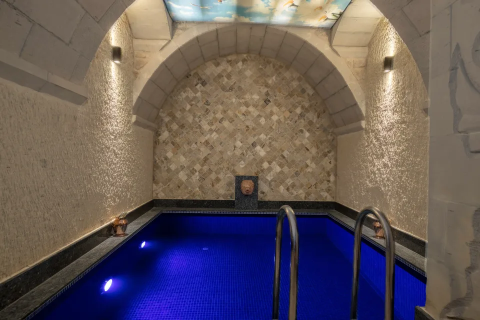 Deluxe King Suite - Acer Cave Hotel