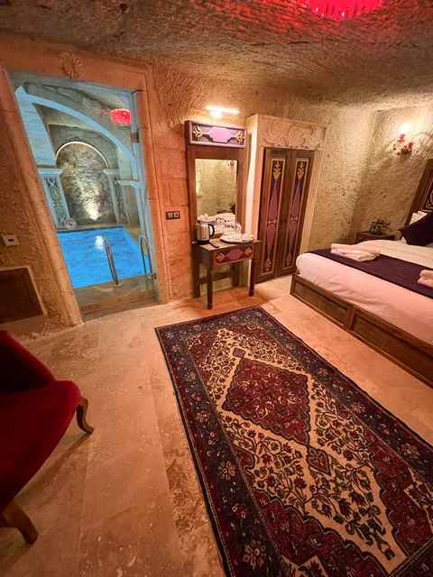 Private Pool Suite - Solo Cave Suites