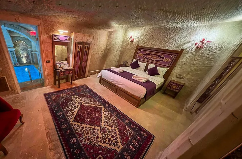 Private Pool Suite - Solo Cave Suites