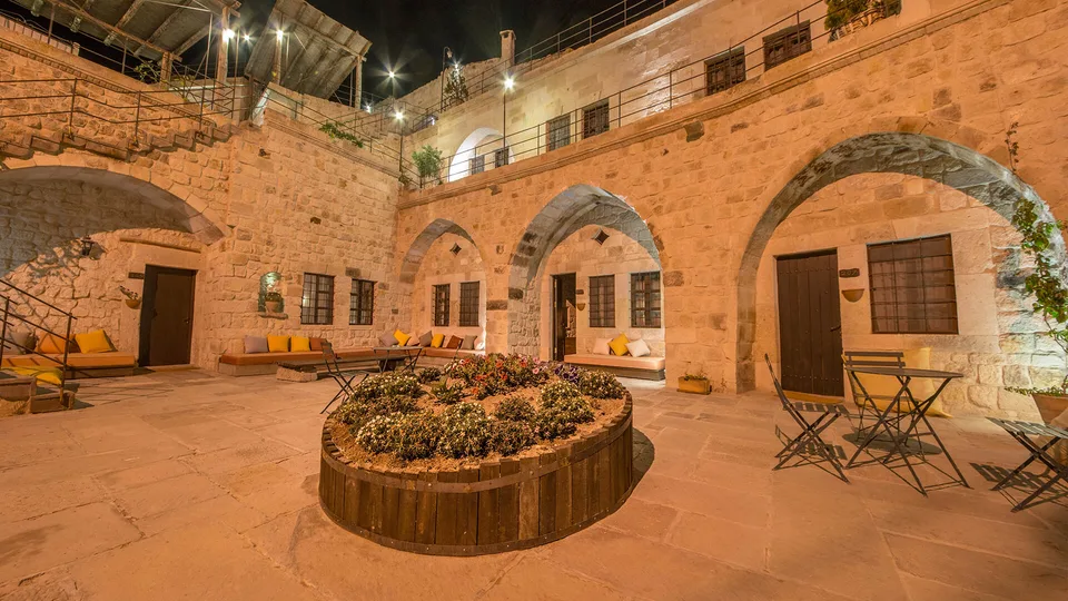 Dere Suites – courtyard