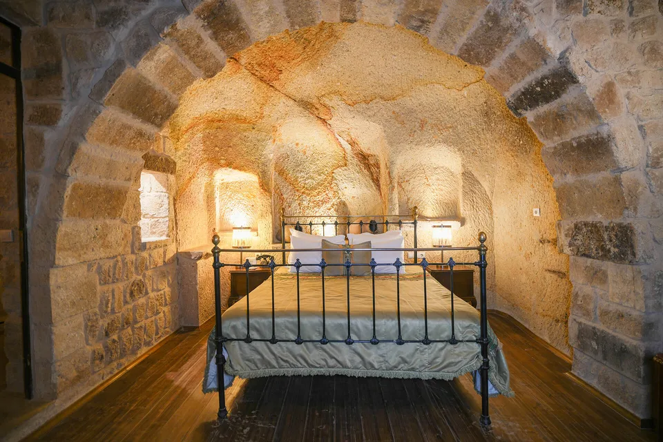 Honeymoon Suite, Dere Suites – room interior
