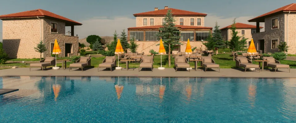 Elevres Stone House – outdoor pool