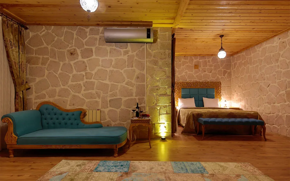 King Suite, Elevres Stone House – odanın iç görünümü