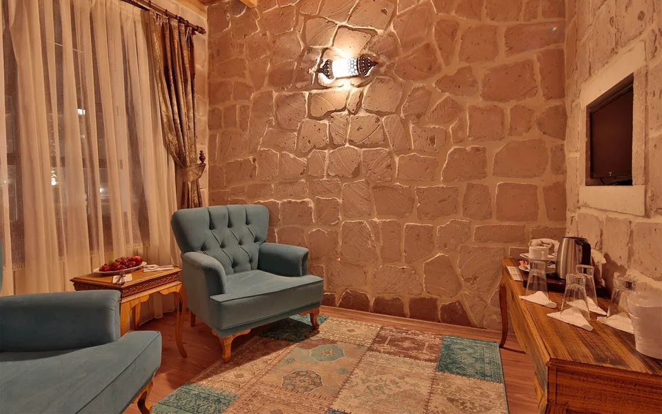 King Suite, Elevres Stone House – room interior