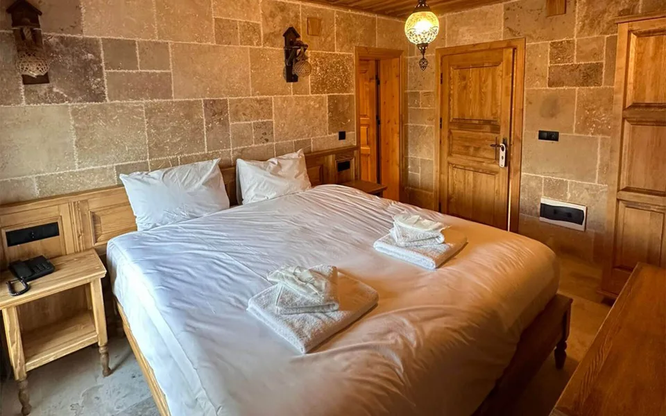 Standard Room, Elevres Stone House – room interior