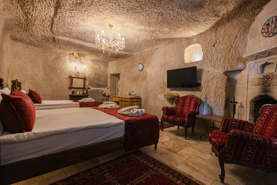Deluxe Triple Room, Göreme Cave Suites – room interior