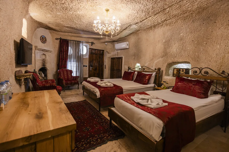 Deluxe Triple Room, Göreme Cave Suites – room interior