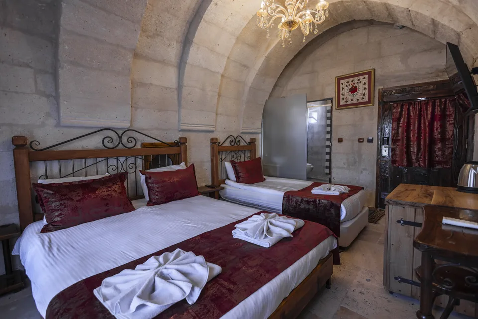 Economic Triple Room, Göreme Cave Suites – odanın iç görünümü