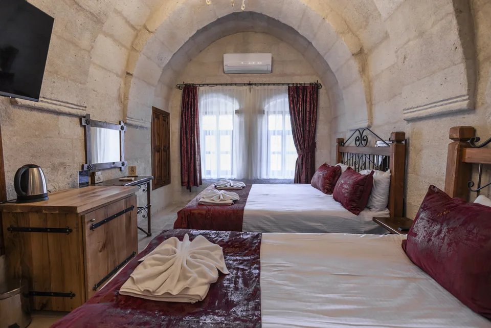 Economic Triple Room, Göreme Cave Suites – odanın iç görünümü