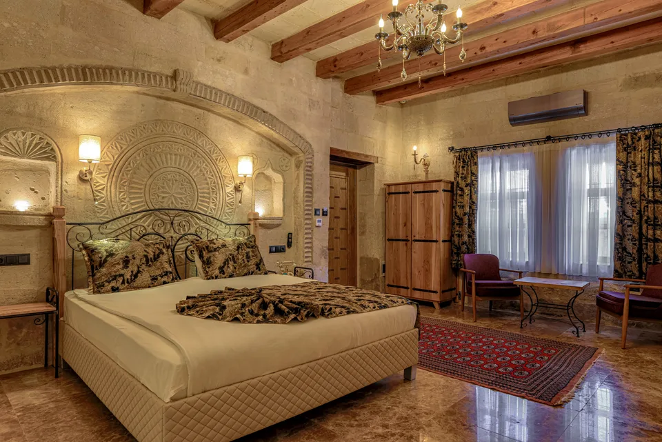 Junior Suite Room With Turkish Bath, Göreme Cave Suites – odanın iç görünümü