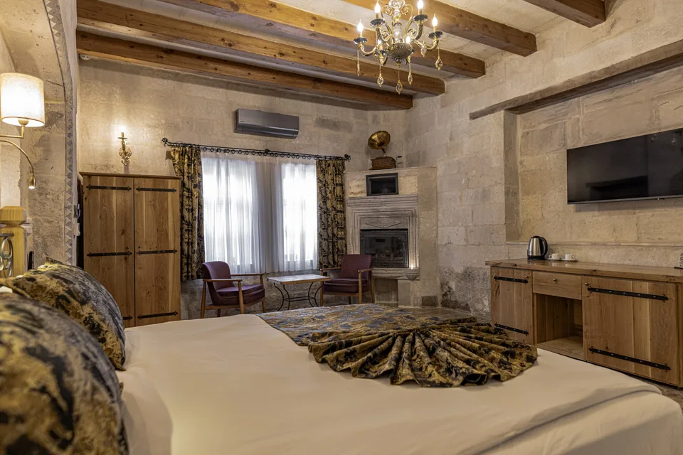 Junior Suite Room With Turkish Bath, Göreme Cave Suites – odanın iç görünümü