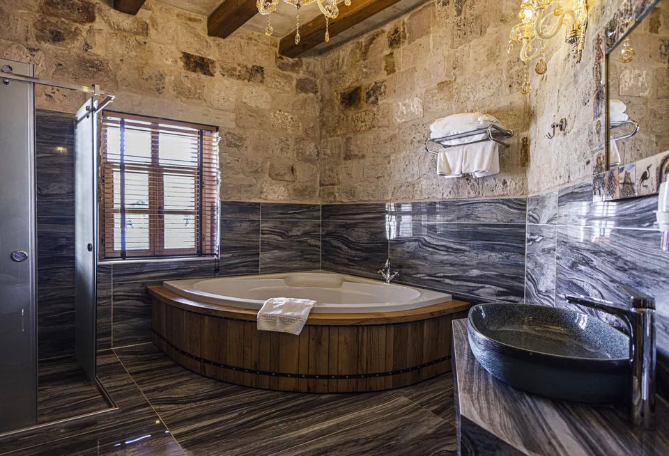 Junior Suite, Göreme Cave Suites – odanın iç görünümü