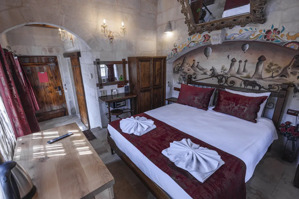 Standart Balcony Room, Göreme Cave Suites – odanın iç görünümü