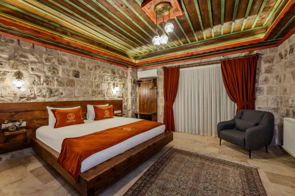 Afrodit, Latona Stone Palace – odanın iç görünümü