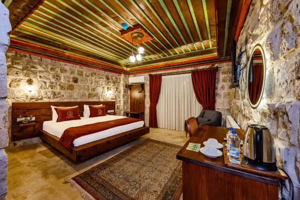 Afrodit, Latona Stone Palace – room interior