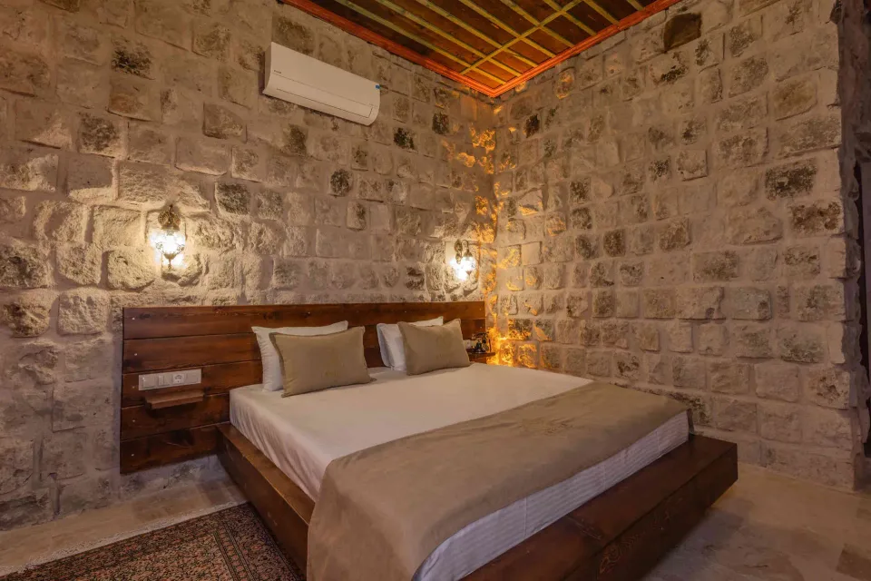 Apollon, Latona Stone Palace – odanın iç görünümü