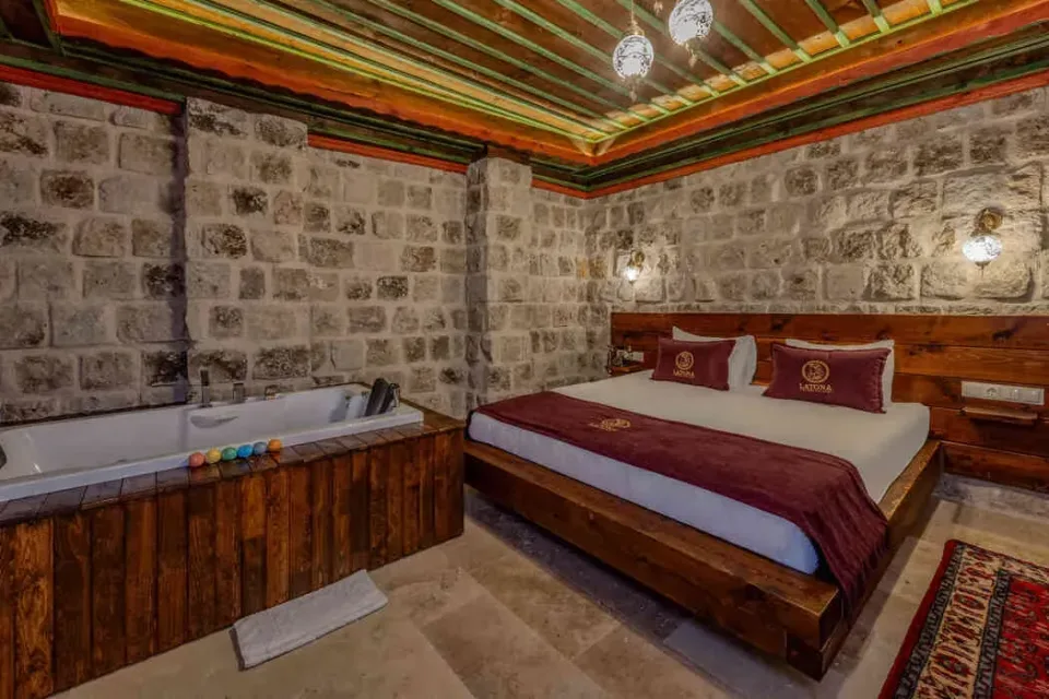 Athena, Latona Stone Palace – room interior