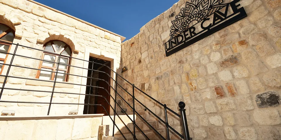 Under Cave Hotel – otelin girişi