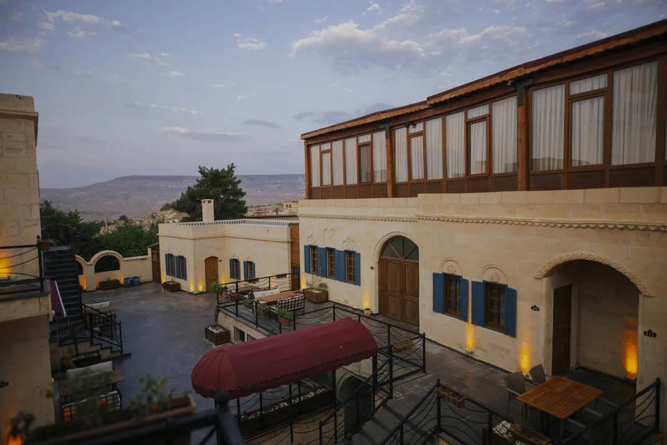 Yılkı Cave Suites – courtyard